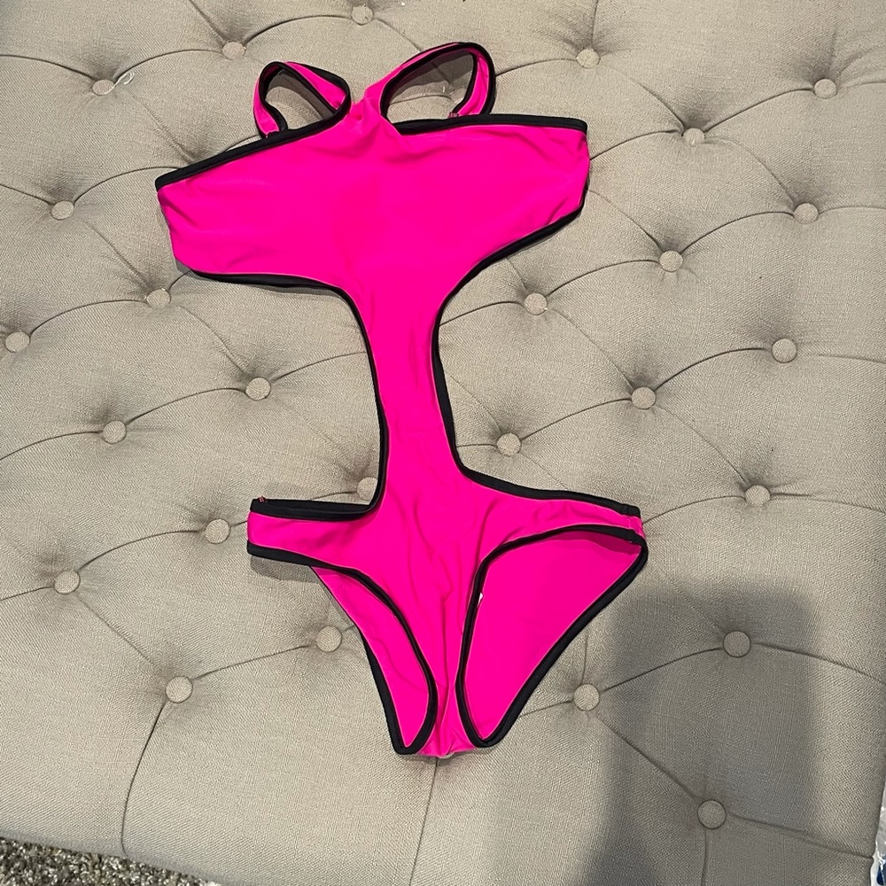 Sexy cut out one piece swimsuit